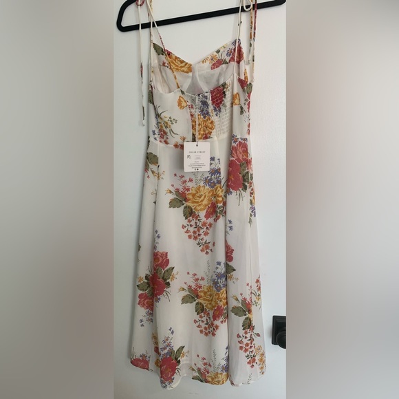 ShowPo. White Floral Midi Dress Slit - Size Medium NWT - Picture 5 of 8